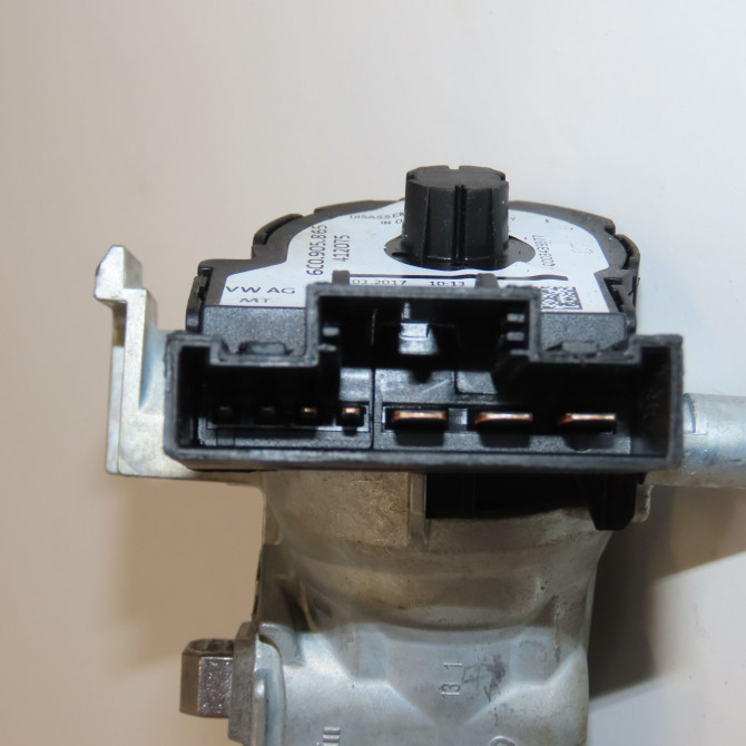 Antivol de direction occasion VOLKSWAGEN POLO VI 1K0905851D 3