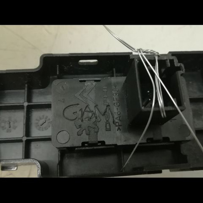 Commande lève-glace porte avant droite occasion CITROEN C5 II Phase 1 04-2008->... 1.6 HDi 110ch 6490Y8 4