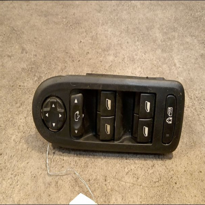 Commande lève-glace porte avant gauche occasion PEUGEOT 508 Phase 1 04-1995->04-1999 2.0 HDI 163ch 6490NR 1