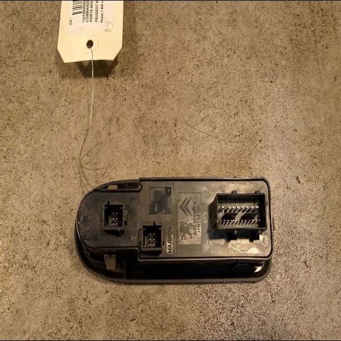 Commande lève-glace porte avant gauche occasion PEUGEOT 508 Phase 1 04-1995->04-1999 2.0 HDI 163ch 6490NR 2