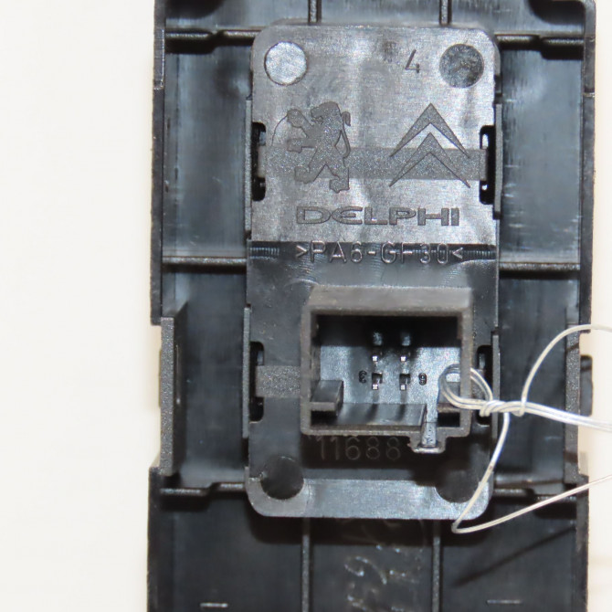 Commande lève-glace porte avant droite occasion CITROEN C5 II Phase 1 04-2008->... 2.0 HDI 180ch 6490Y8 4