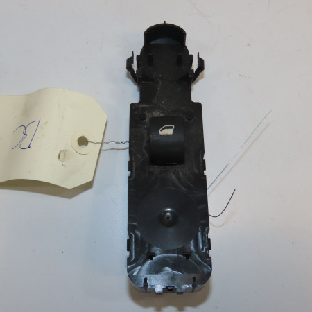 Commande lève-glace porte avant droite occasion CITROEN C5 II Phase 1 04-1995->04-1999 2.0 HDI 140ch 6490Y8