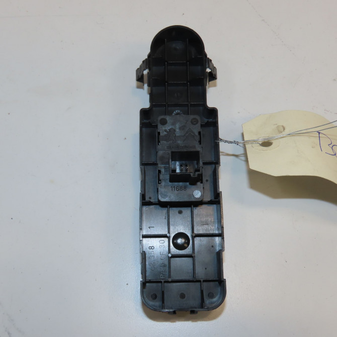 Commande lève-glace porte avant droite occasion CITROEN C5 II Phase 1 04-1995->04-1999 2.0 HDI 140ch 6490Y8 2