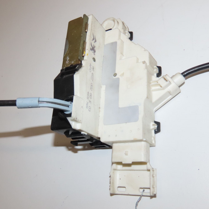 Serrure porte ard occasion CITROEN C4 I Phase 1 11-2004->07-2008 1.4i 16v 9138T5 4