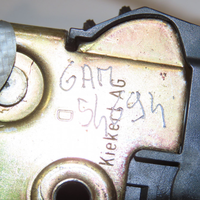 Serrure porte ard occasion CITROEN C4 I Phase 1 11-2004->07-2008 1.4i 16v 9138T5 7