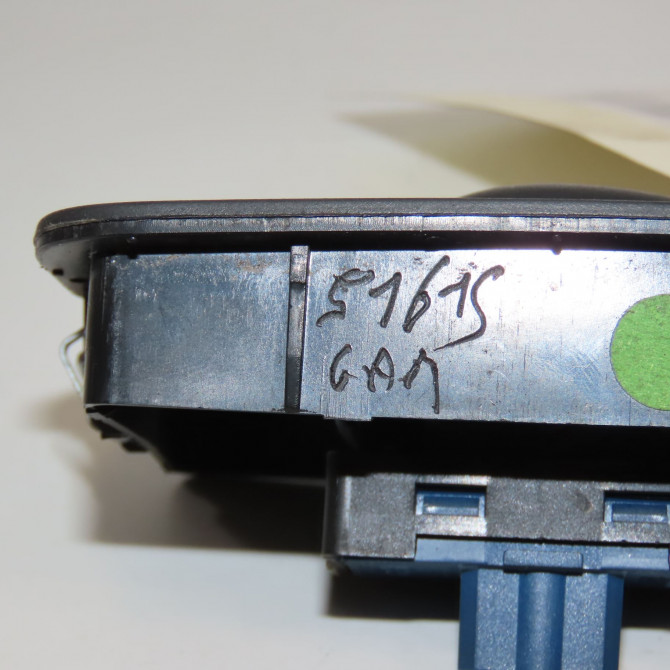 Commande lève-glace porte avant droite occasion CITROEN NEMO Phase 1 09-2008->... 1.4 HDi 6490H0 3