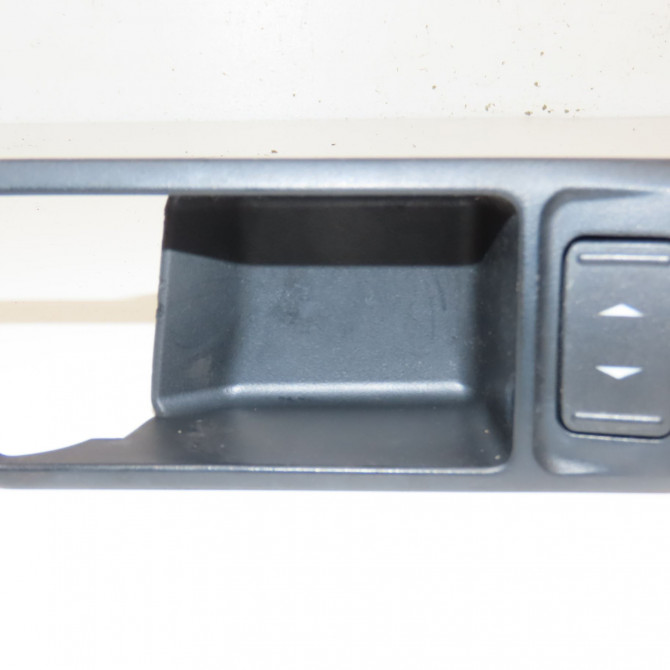 Commande lève-glace porte avant droite occasion FORD CMAX I Phase 1 09-2003->03-2007 1.8 TDCI 115ch 1223141 1