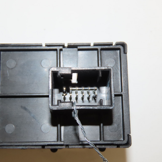 Commande lève-glace porte avant gauche occasion FIAT 500 L II Phase 1 07-2012->... 735632384 3