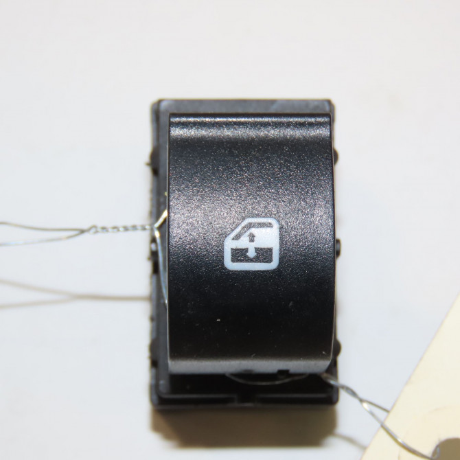 Commande lève-glace porte avant droite occasion FIAT 500 L II Phase 1 07-2012->... 735600120 1