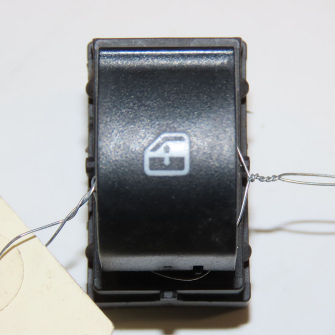 Commande leve-glace porte arrière droite occasion FIAT 500 L II Phase 1 07-2012->... 735555157 1