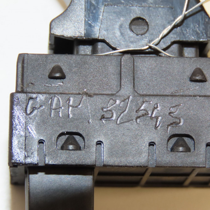 Commande leve-glace porte arrière droite occasion FIAT 500 L II Phase 1 07-2012->... 735555157 3