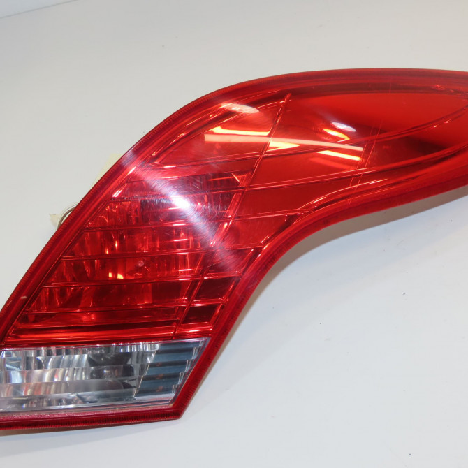 Feu arrière intérieur droit occasion FORD FOCUS II 1704953 1