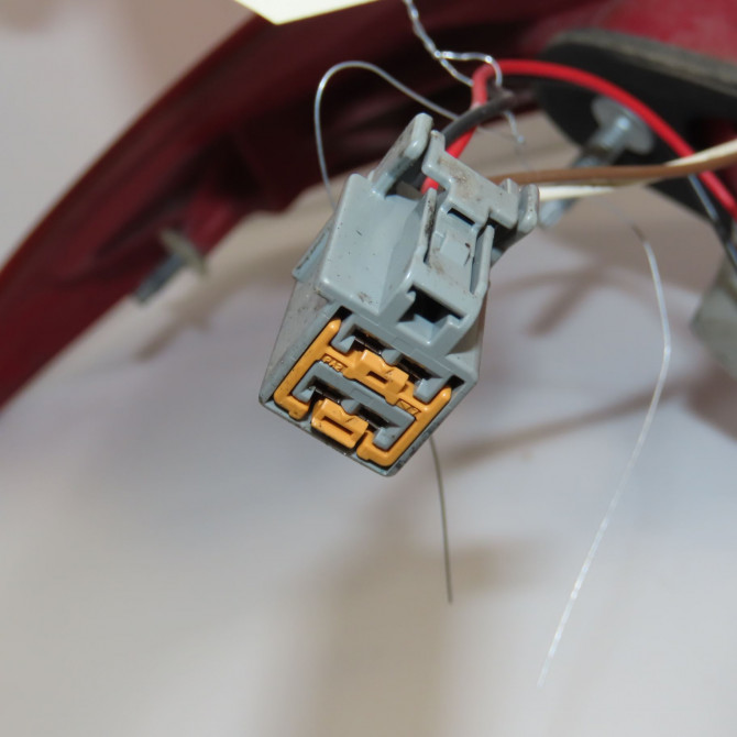 Feu arrière intérieur droit occasion FORD FOCUS II 1704953 3