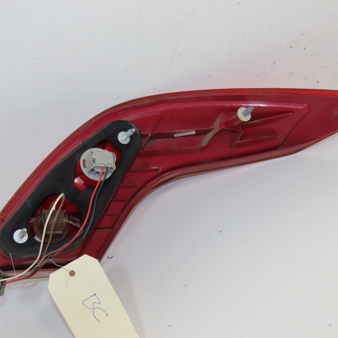 Feu arrière interieur gauche occasion FORD FOCUS II 1704954 2