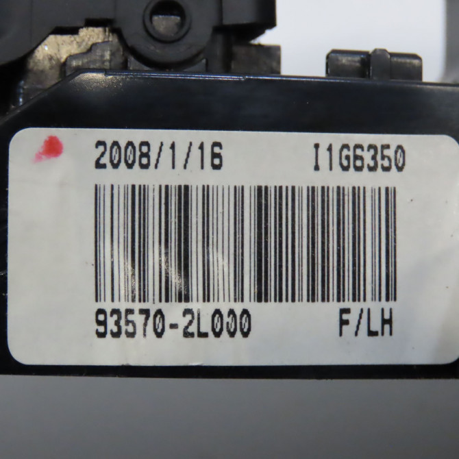 Commande lève-glace porte avant gauche occasion HYUNDAI I 30 I Phase 1 04-1995->04-1999 1.6 CRDI 115ch 935702L010 4