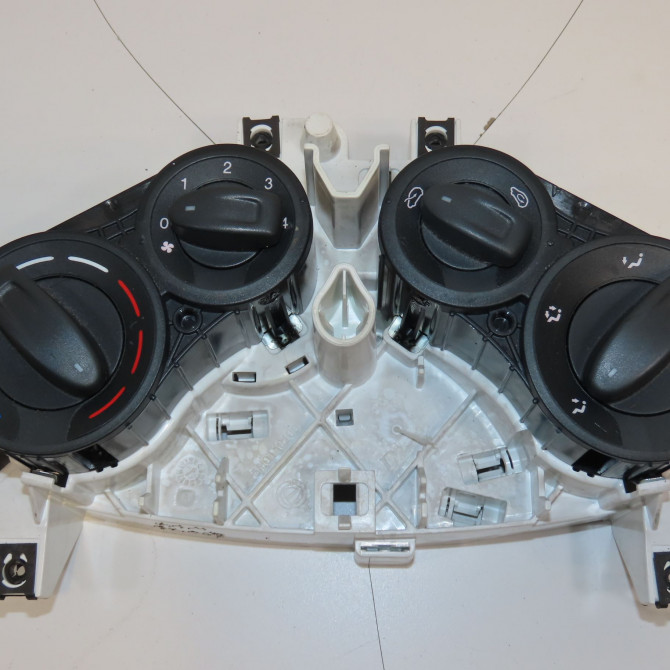 Commande de chauffage occasion FORD KA II Phase 1 10-2008->... 1.2i 69ch 1568587 1