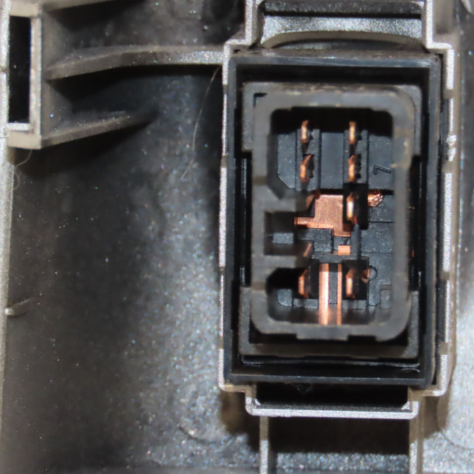 Commande leve-glace porte arrière droite occasion KIA SPORTAGE II Phase 1 09-2004->11-2007 2.0 CRDI 140ch 935801F510SS 3