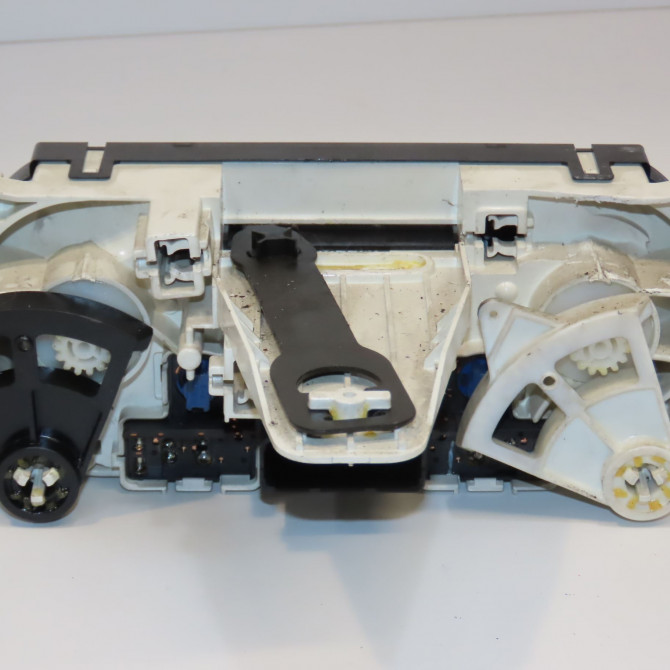 Commande de chauffage occasion NISSAN MICRA III Phase 1 01-2003->07-2005 1.2i 80ch 27510AX74A 2