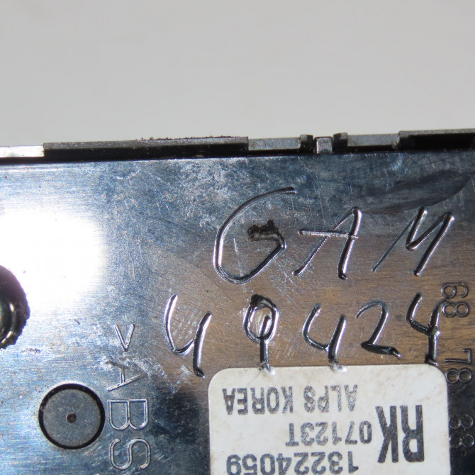 Commande lève-glace porte avant gauche occasion OPEL VECTRA III Phase 2 10-2005->06-2007 1.9 CDTI 120ch 13227050 5