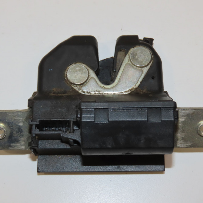 Serrure hayon occasion OPEL CORSA IV Phase 2 01-2011->03-2015 1.2i 85ch 55701971 2