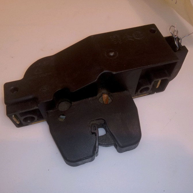 Serrure coffre arrière occasion PEUGEOT 407 2