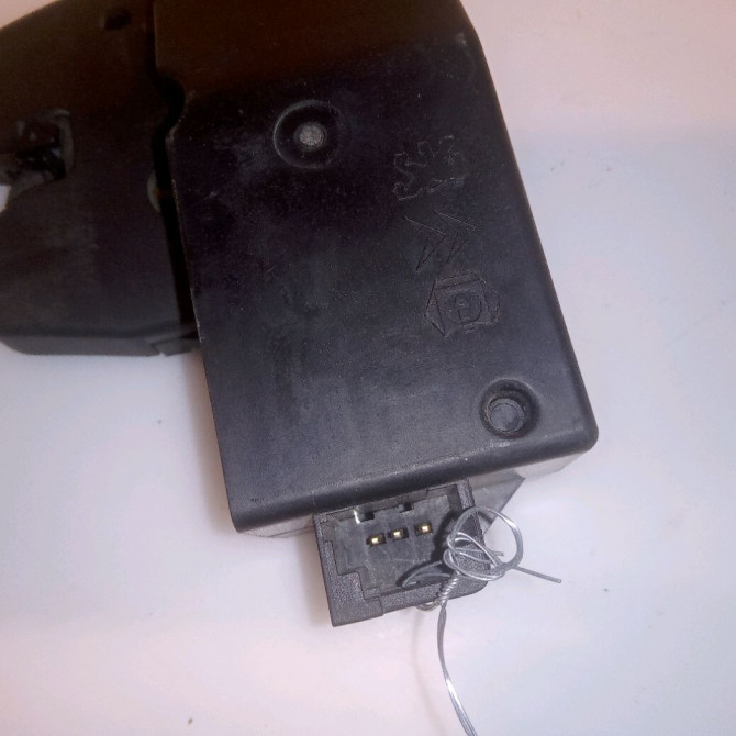 Serrure coffre arrière occasion PEUGEOT 407 3