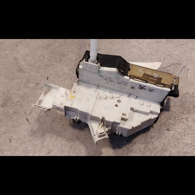 Serrure porte avd occasion PEUGEOT 1007 Phase 1 04-2005->12-2010 1.4 HDI 9136AP 3