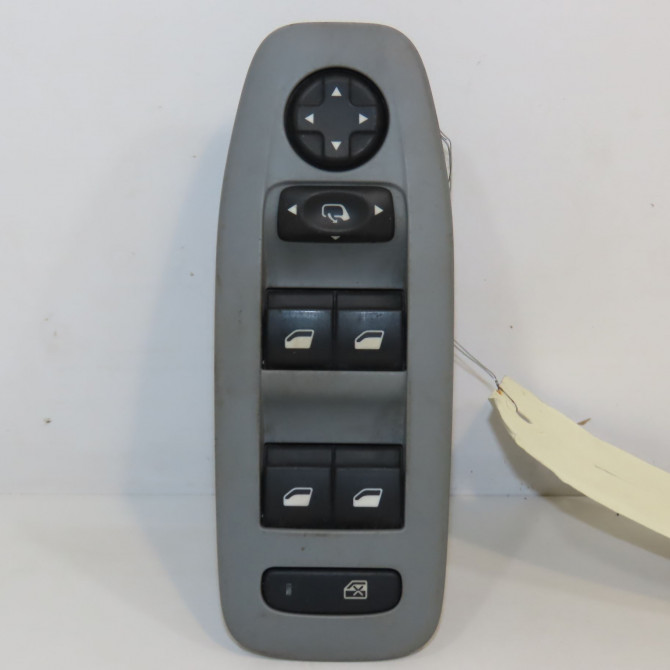 Commande lève-glace porte avant gauche occasion PEUGEOT 208 208 Phase 1 2012-03-01->2015-09-30 1.6 VTI 120ch 96749624ZD 1