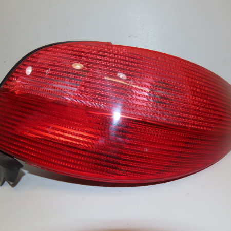 Feu arrière droit occasion PEUGEOT 206 CC Phase 1 10-2000->03-2007 1.6i 109ch 6351N7