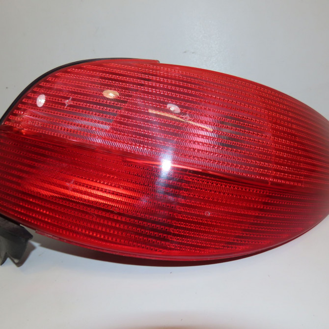 Feu arrière droit occasion PEUGEOT 206 CC Phase 1 10-2000->03-2007 1.6i 109ch 6351N7 1