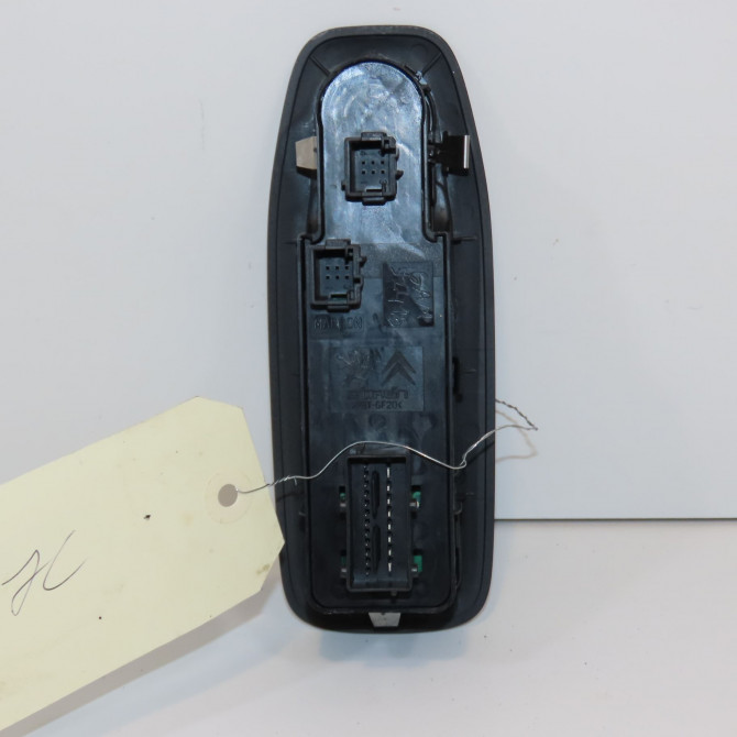 Commande lève-glace porte avant gauche occasion PEUGEOT 208 208 Phase 1 2012-03-01->2015-09-30 1.6 E-HDI 92ch 96749624ZD 2