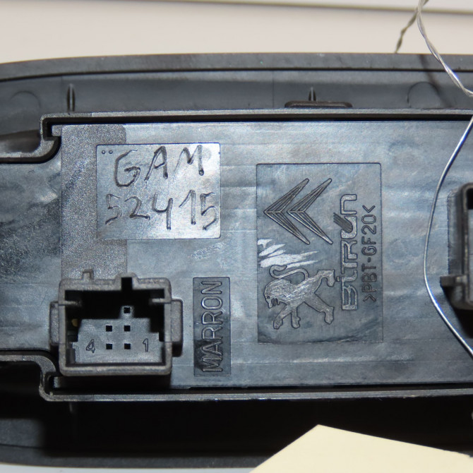 Commande lève-glace porte avant gauche occasion PEUGEOT 208 208 Phase 1 2012-03-01->2015-09-30 1.6 E-HDI 92ch 96749624ZD 4