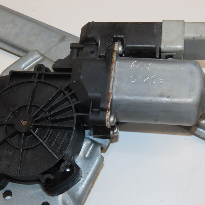 Mecanisme+moteur leve-glace porte coulissante d occasion PEUGEOT 1007 Phase 1 04-2005->12-2010 1.4 HDI 3