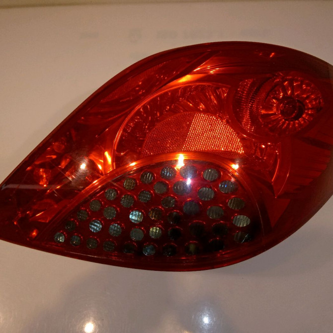 Feu arrière droit occasion PEUGEOT 207 CC Phase 1 03-2007->... 1.6 HDI 112ch 6351CE 1