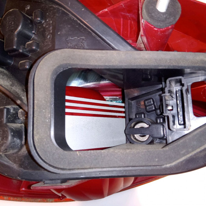 Feu arrière droit occasion PEUGEOT 207 CC Phase 1 03-2007->... 1.6 HDI 112ch 6351CE 3