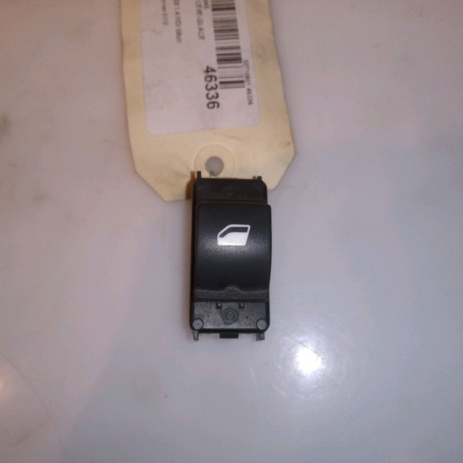 Commande lève-glace porte avant droite occasion PEUGEOT 208 208 Phase 1 2012-03-01->2015-09-30 1.4 HDI 68ch 96749628ZD 1