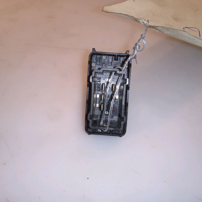 Commande lève-glace porte avant droite occasion PEUGEOT 208 208 Phase 1 2012-03-01->2015-09-30 1.4 HDI 68ch 96749628ZD 2