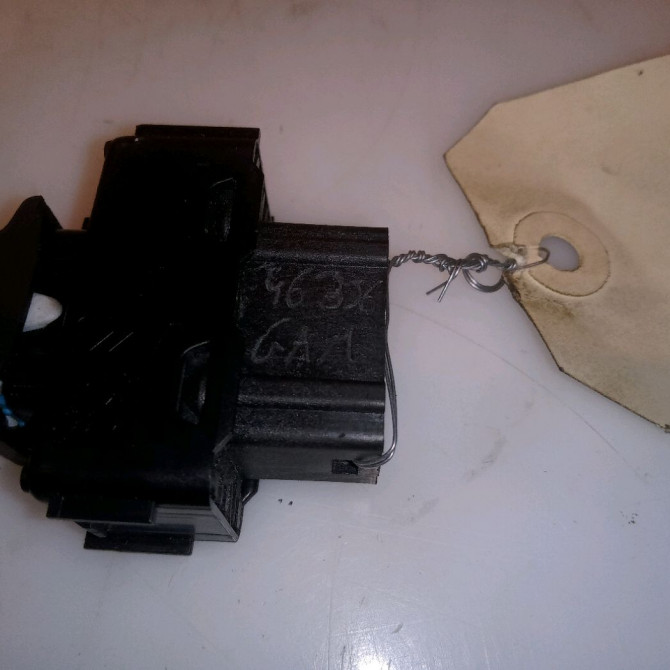 Commande lève-glace porte avant droite occasion PEUGEOT 208 208 Phase 1 2012-03-01->2015-09-30 1.4 HDI 68ch 96749628ZD 3