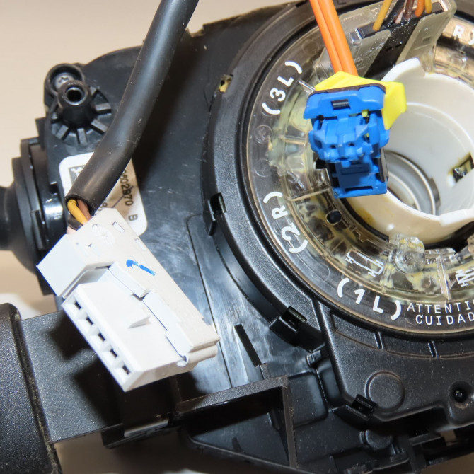 Bloc commodos occasion PEUGEOT 208 208 Phase 1 2012-03-01->2015-09-30 1.2 VTI 82ch 98081767ZD 4