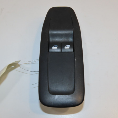 Commande lève-glace porte avant gauche occasion PEUGEOT 208 208 Phase 1 2012-03-01->2015-09-30 1.2i PURETECH 82ch 96749245ZD