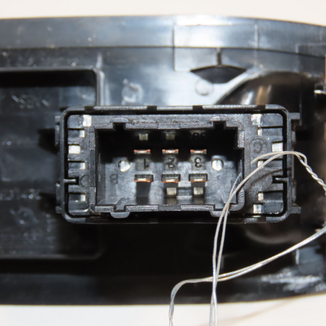 Commande lève-glace porte avant droite occasion PEUGEOT 208 208 Phase 1 2012-03-01->2015-09-30 1.2i PURETECH 82ch 96749628ZD 3