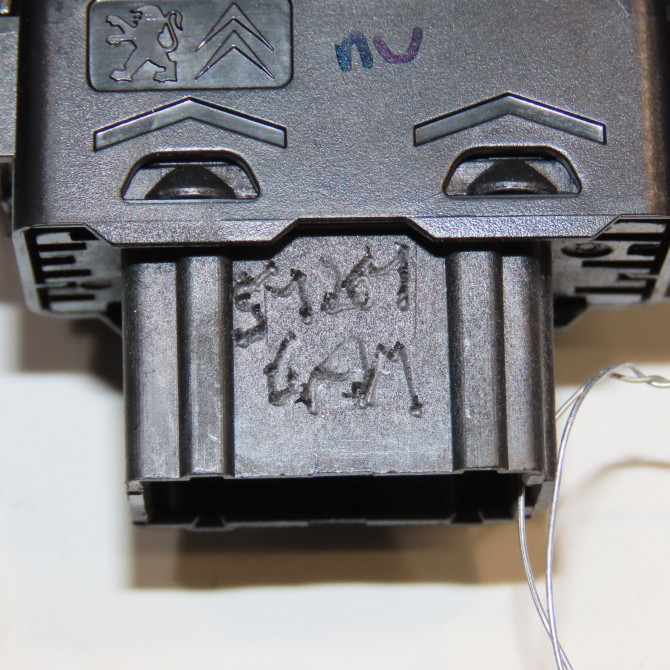 Commande lève-glace porte avant droite occasion PEUGEOT 208 208 Phase 1 2012-03-01->2015-09-30 1.2i PURETECH 82ch 96749628ZD 4