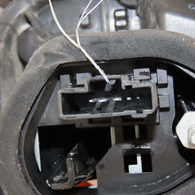 Feu arrière gauche occasion PEUGEOT 208 Phase 2 04-2015->... 1.2i 81ch 9825601280 3