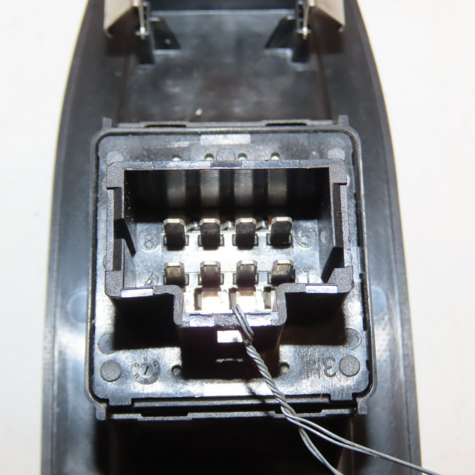 Commande lève-glace porte avant gauche occasion PEUGEOT 208 208 Phase 1 2012-03-01->2015-09-30 1.4 HDI 68ch 96749245ZD 3