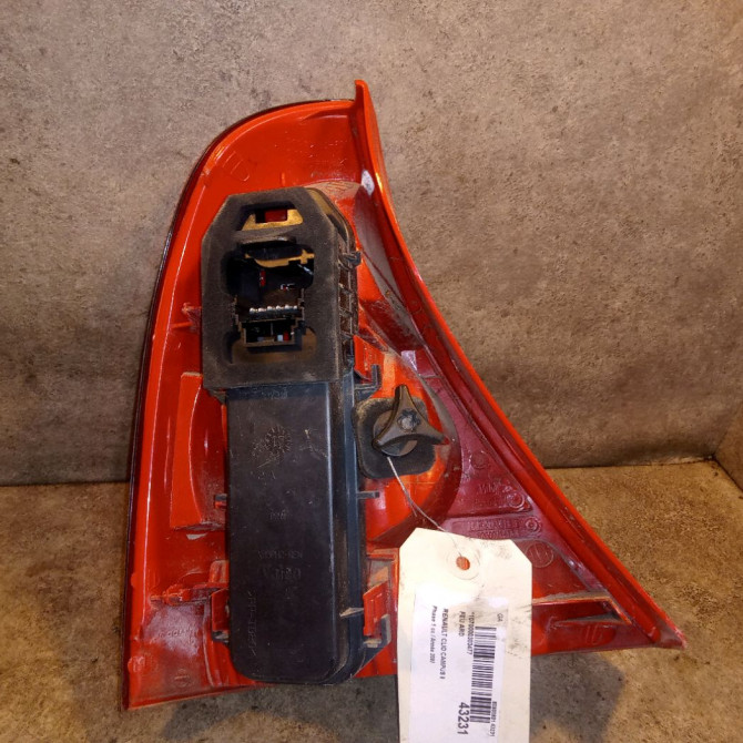 Feu arrière droit occasion RENAULT CLIO CAMPUS II Phase 1 07-2006->07-2009 1.5 DCI 65ch 7700410518 2