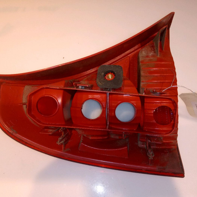 Feu arrière droit occasion RENAULT CLIO II 7700410518 2