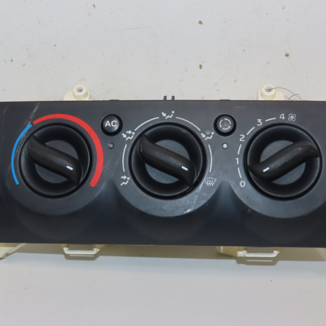 Commande de chauffage occasion RENAULT CLIO II Phase 2 06-2001->07-2006 1.2i 75ch 7701051263 1