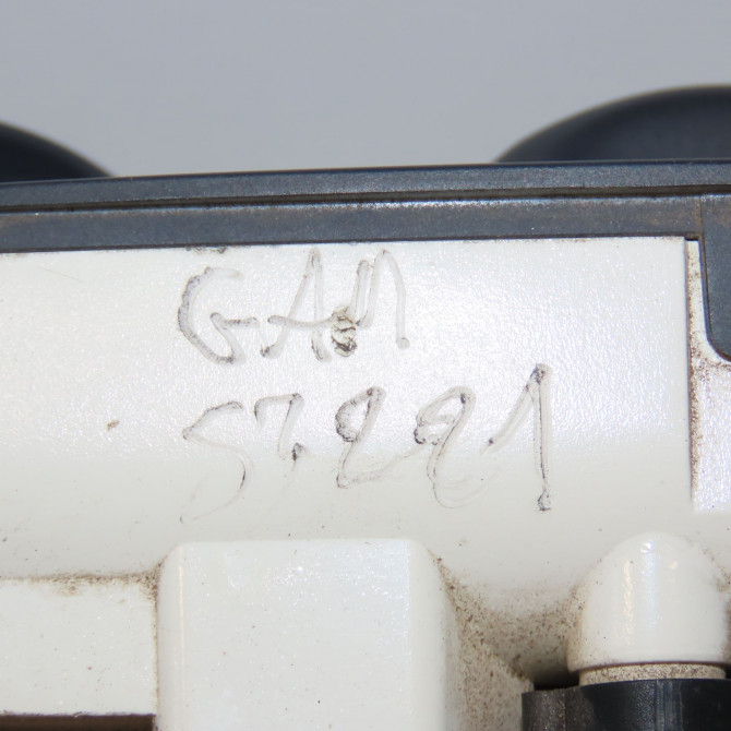 Commande de chauffage occasion RENAULT CLIO II Phase 1 03-1998->06-2001 1.9 D 65ch 7701051263 4