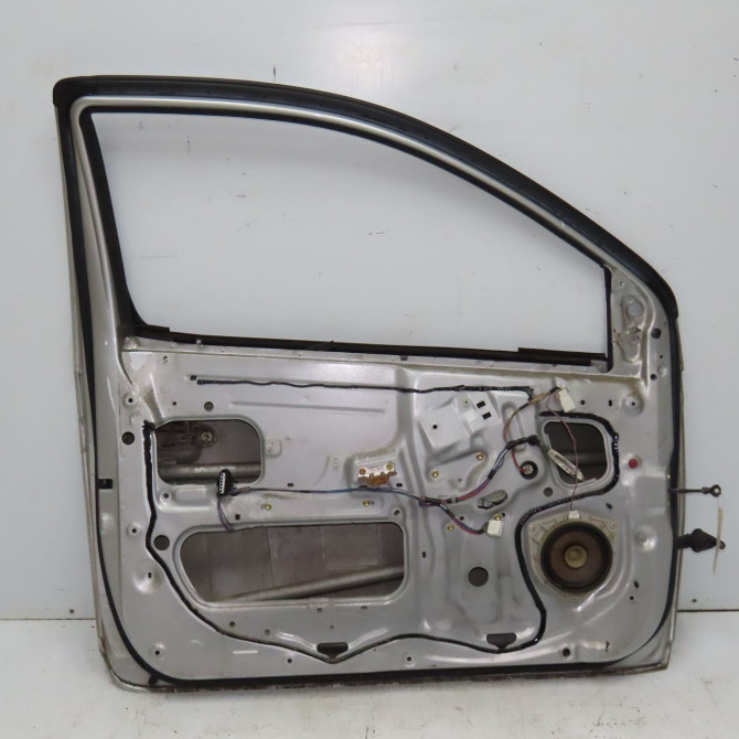 Porte avant gauche occasion TOYOTA YARIS I Phase 1 04-1999->03-2003 85 VVTI 6700252021 2