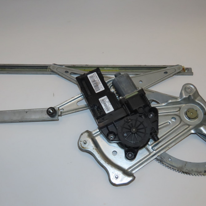 Mecanisme+moteur leve-glace avg occasion RENAULT MEGANE III Phase 3 10-2013->... 1.5 DCI 95ch 807216718R 1